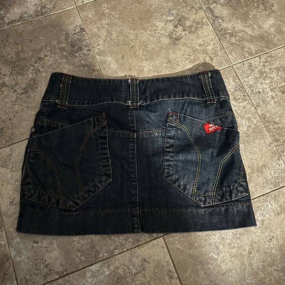 Super cute mini skirt - Picture 2 of 2